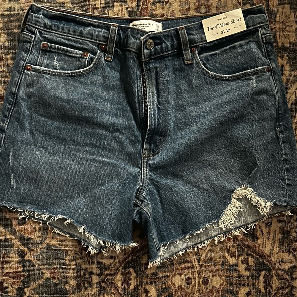The 4” Mom shorts